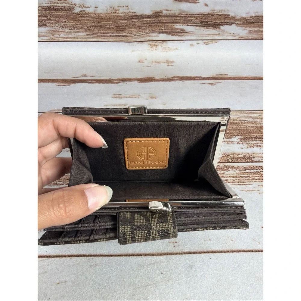 Giani Bernini Brown Genuine Leather Framed Organizer Wallet Womens Compact